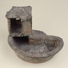 Porcherie, objet funéraire en terre cuite (Mingqi). Chine, époque Han Paris, musée Cernuschi. © Musée Cernuschi / Roger-Viollet 