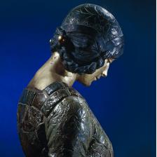 Camille Alaphilippe. "Dame au singe". Grès, bronze, 1908. Musée des Beaux-Arts de la Ville de Paris, Petit Palais. © Daniel Lifermann / Petit Palais / Roger-Viollet