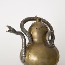 Léon Kann (1859-1925), Théière Serpent, cuivre et étain, 1905.  © Florian Kleinefenn / Paris Musées